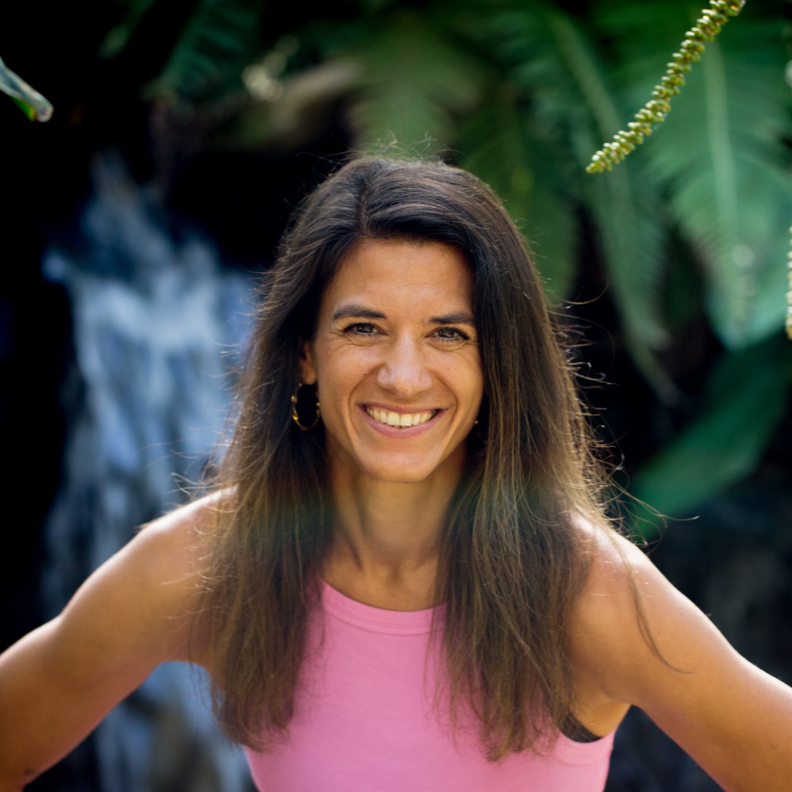 Nathalie Groth schaut lächelnd in die Kamera